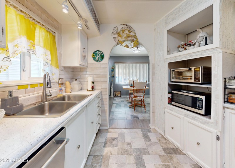 11411-N-91st-Ave-11032025_220358