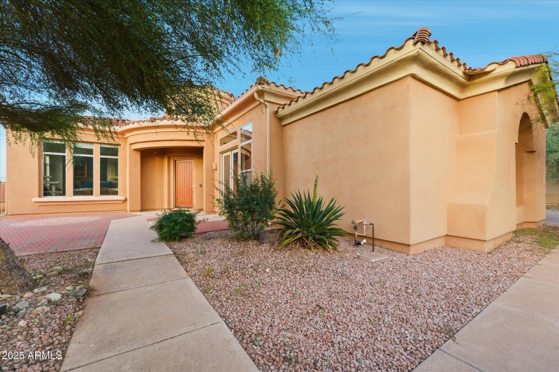 06-006-front-exterior