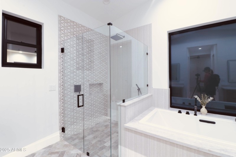 14 - Master bathroom 4