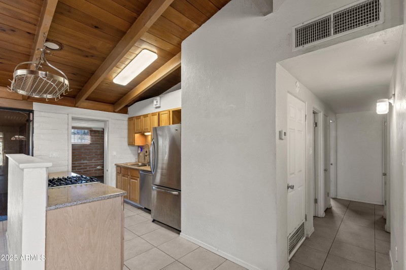 1303 N Roberts Way__006