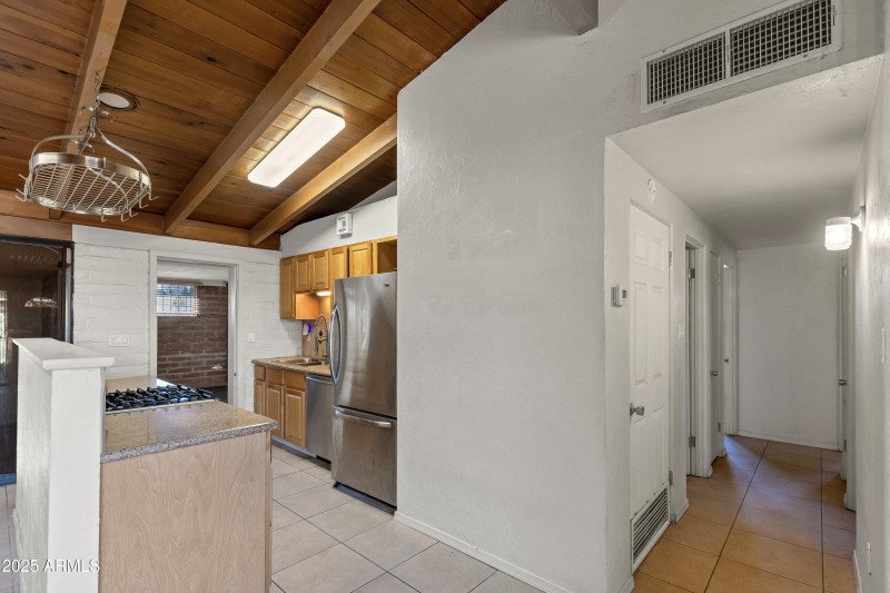 1303 N Roberts Way__007