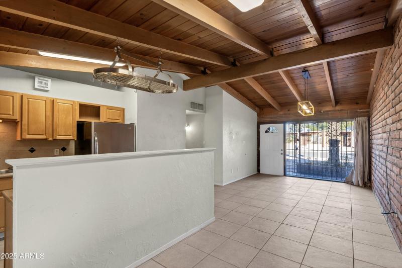 1303 N Roberts Way__008