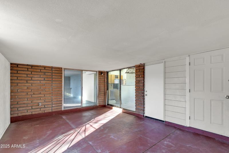 1303 N Roberts Way__014