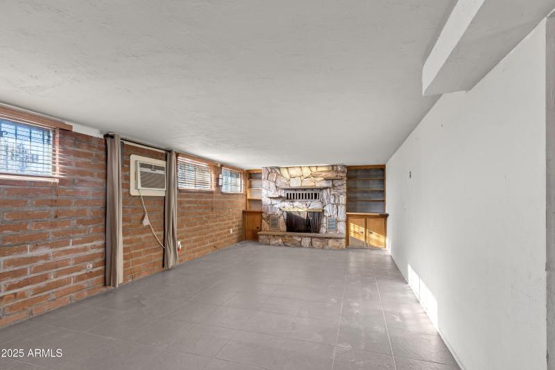 1303 N Roberts Way__018