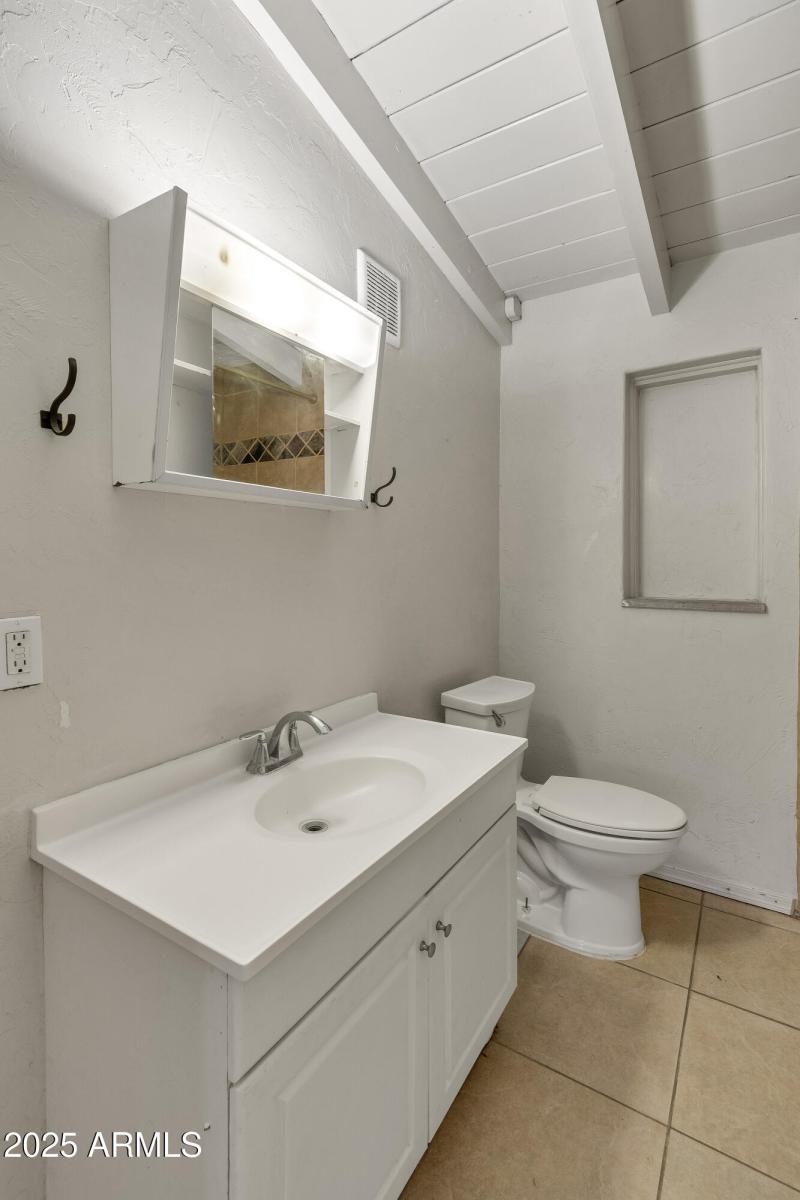 1303 N Roberts Way__024