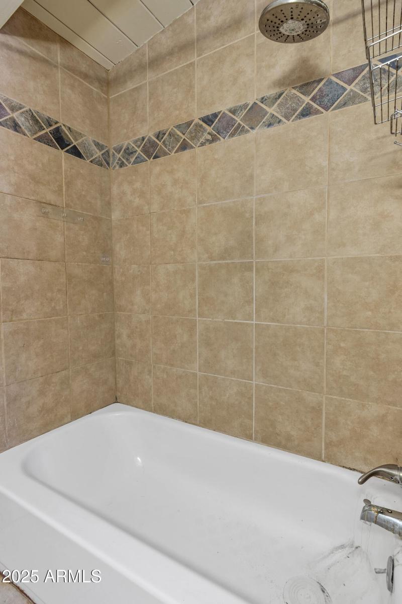 1303 N Roberts Way__025