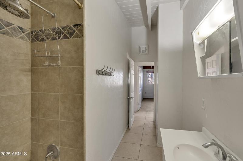 1303 N Roberts Way__026