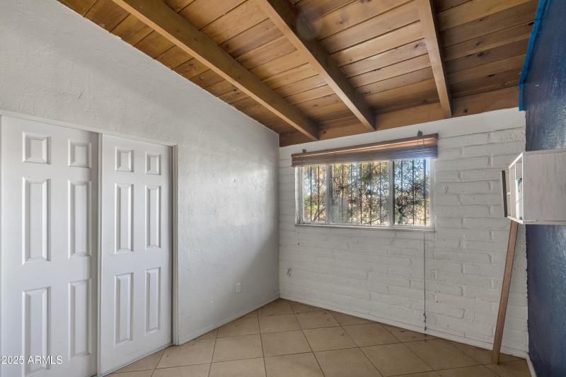 1303 N Roberts Way__028