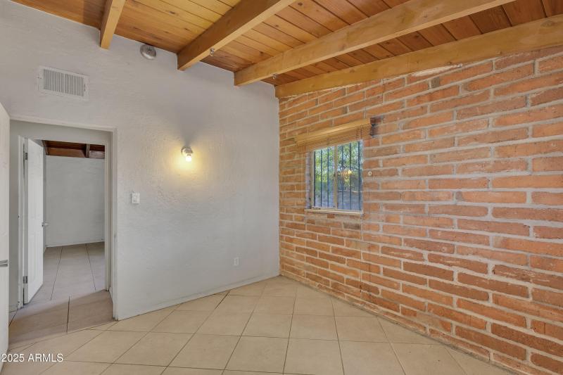 1303 N Roberts Way__033