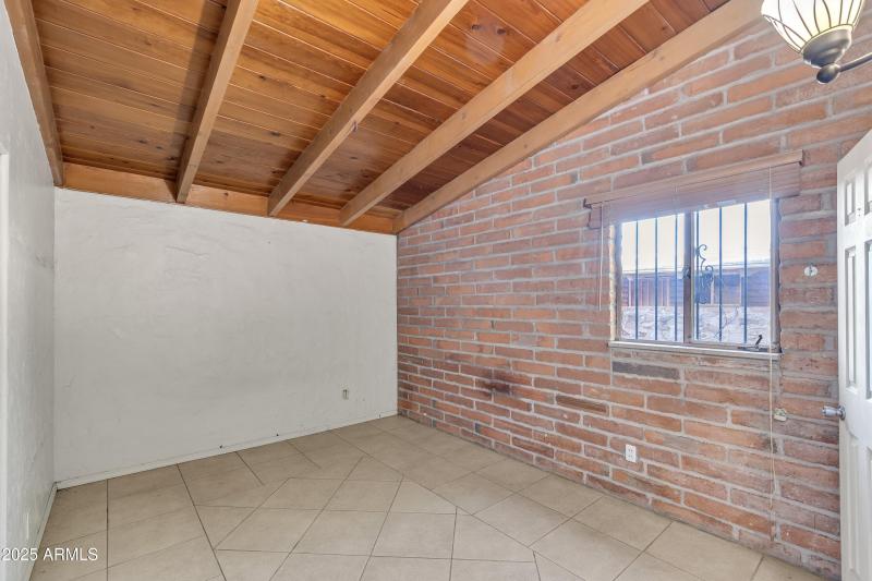 1303 N Roberts Way__035