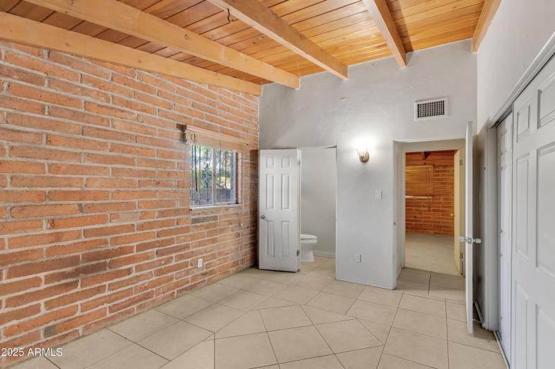 1303 N Roberts Way__036