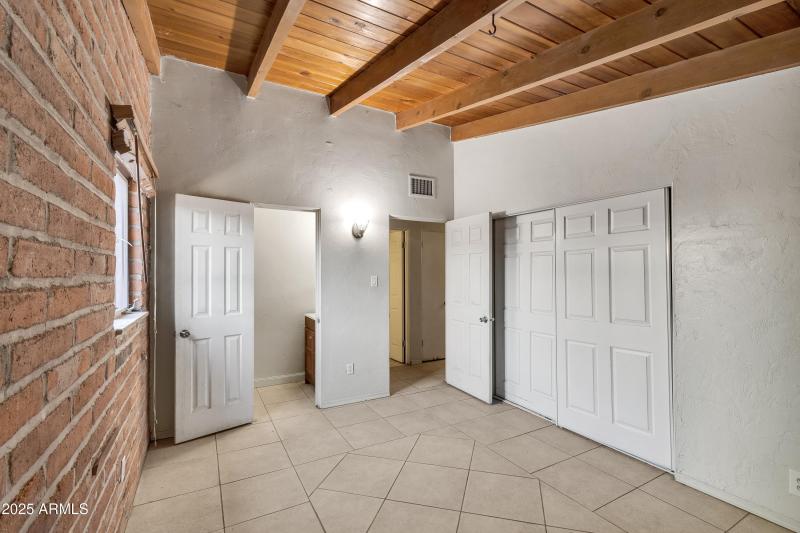 1303 N Roberts Way__037