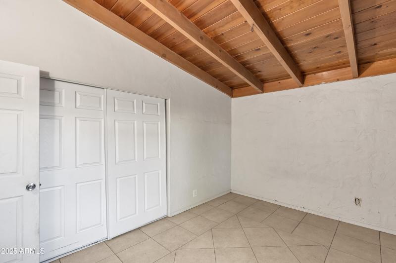 1303 N Roberts Way__038