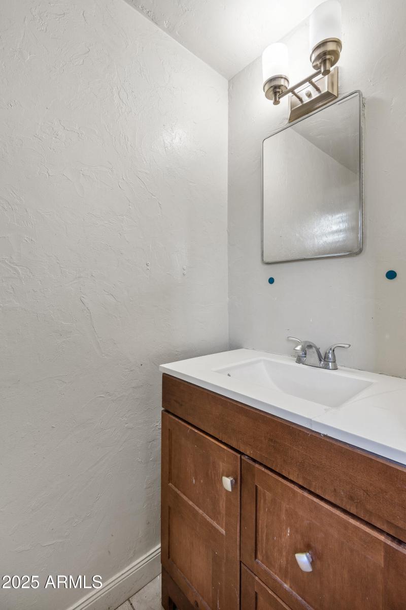 1303 N Roberts Way__039