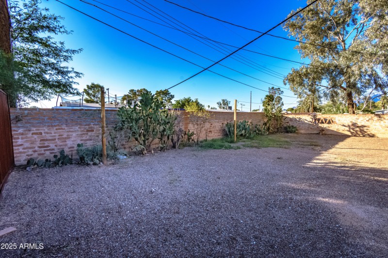 1303 N Roberts Way__045