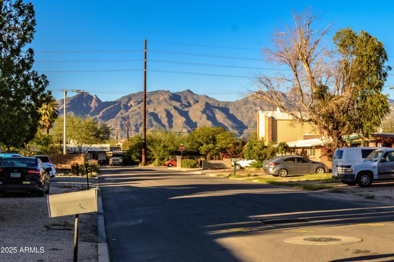 1303 N Roberts Way__107