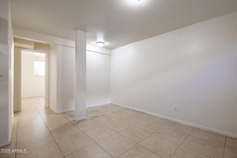 325 329 S Pioneer Interior 03