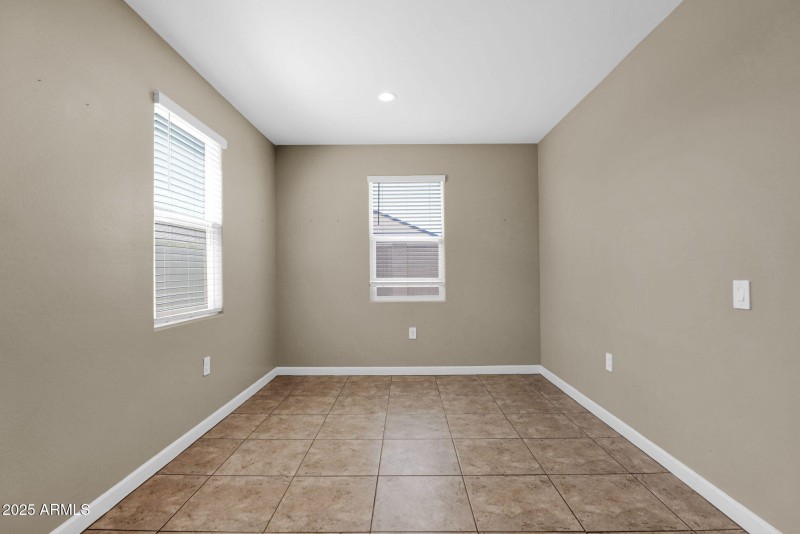 25-web-or-mls-P1246241