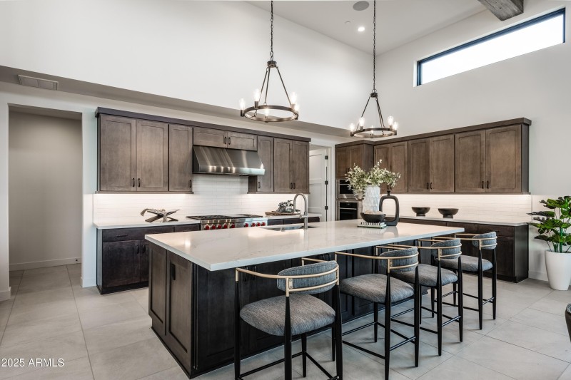 008_Spacious Kitchen