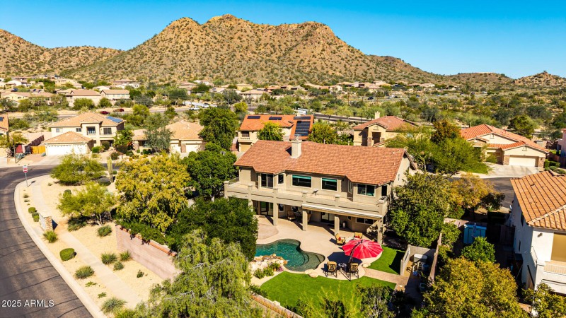 Stunning Mountain Views!