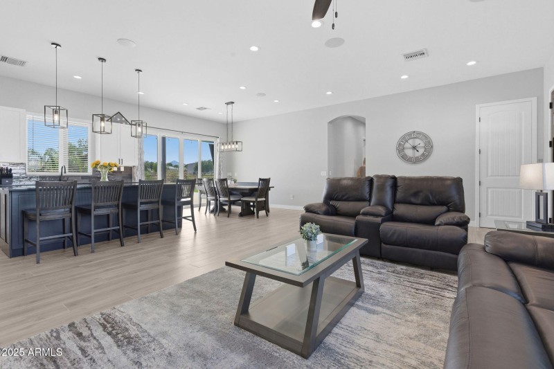 30-web-or-mls-19707 E Happy Rd-7 (2)