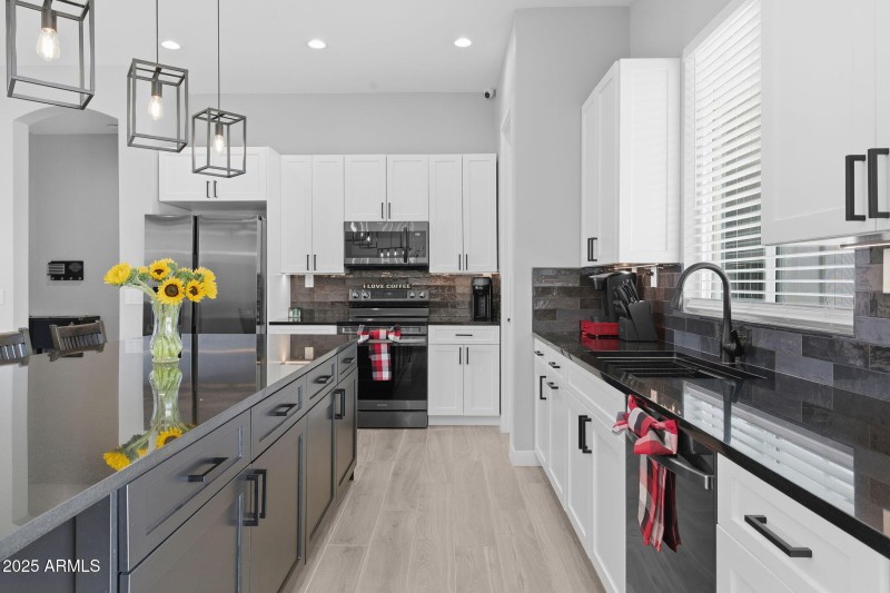 37-web-or-mls-19707 E Happy Rd-14 (2)