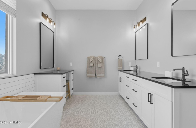 44-web-or-mls-19707 E Happy Rd-21 (2)