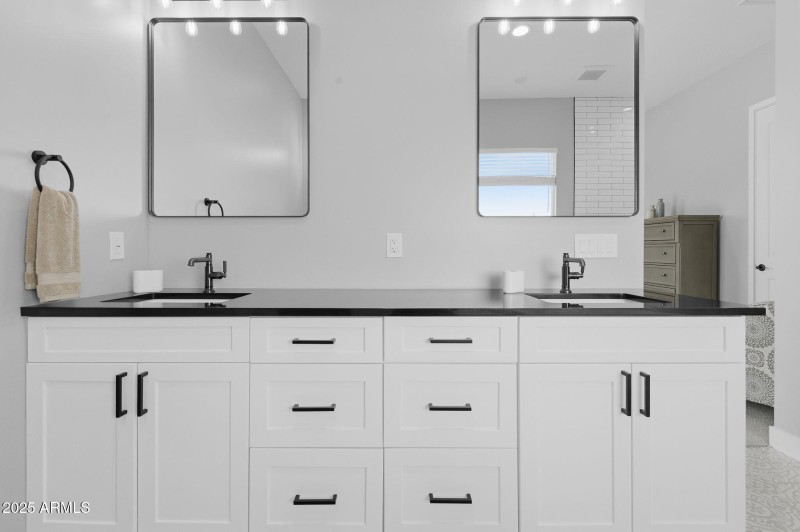 45-web-or-mls-19707 E Happy Rd-22 (2)