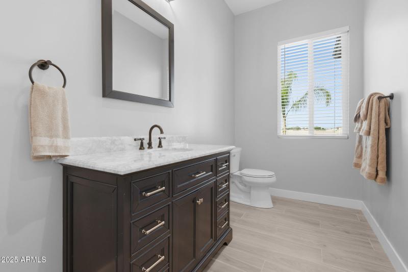 47-web-or-mls-19707 E Happy Rd-24 (2)