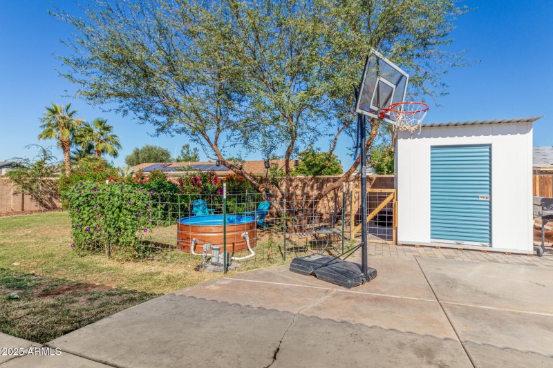 Cowboy pool / morning glory vines