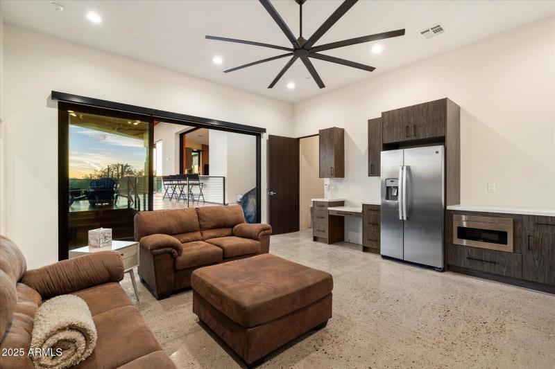 Guest House Family Room 2