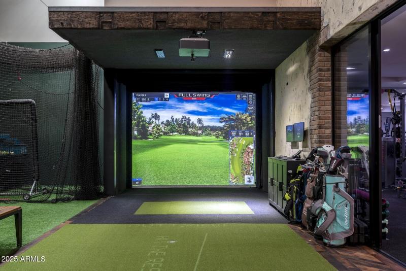 GOLF SIMULATOR