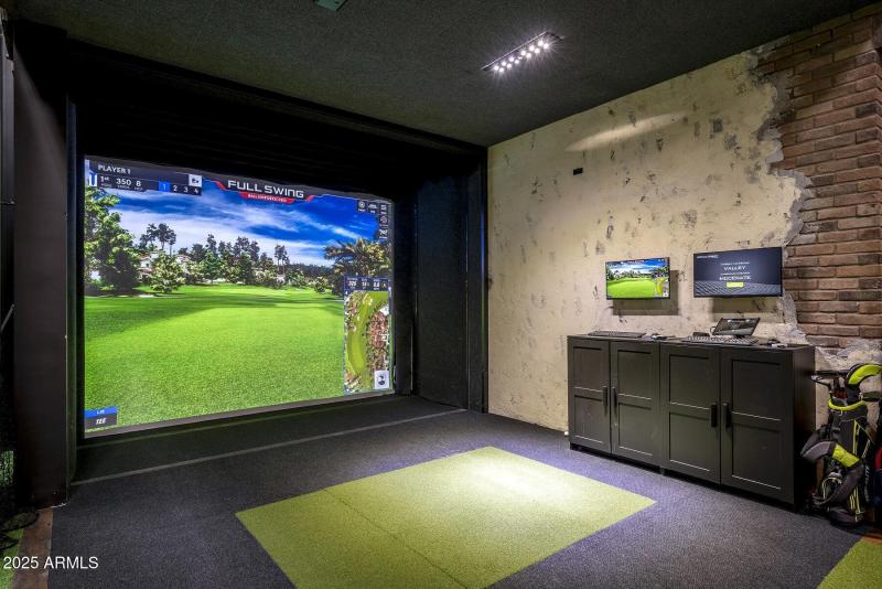 STATE OF THE ART GOLF SIMULATOR