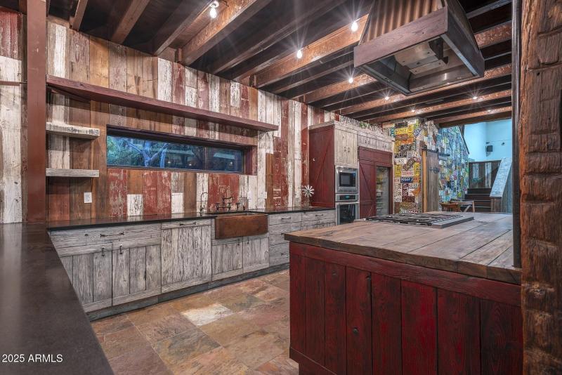 HIDEAWAY KITCHEN/BAR