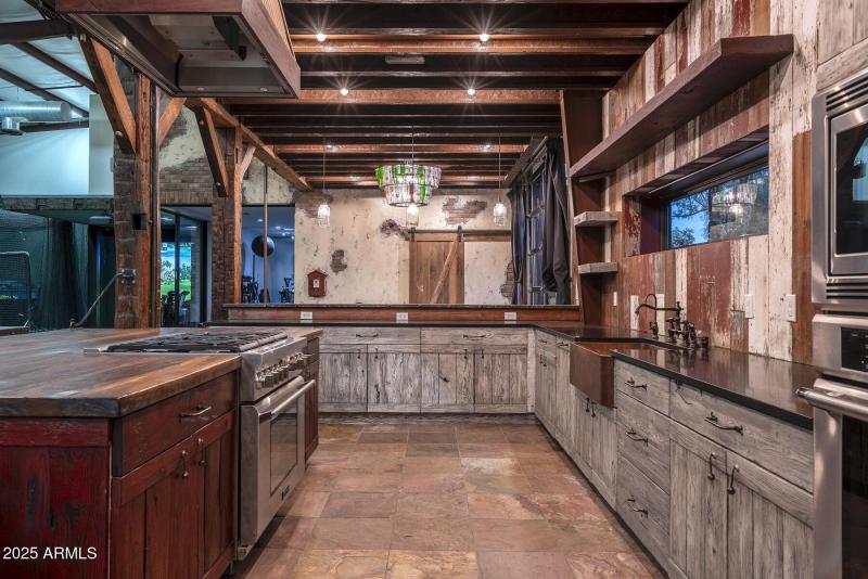 HIDEAWAY KITCHEN/BAR