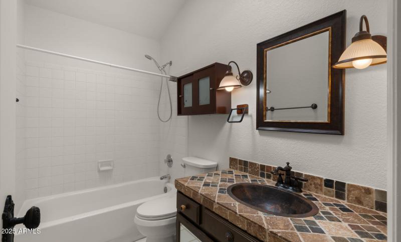 22-web-or-mls-Full Bathroom