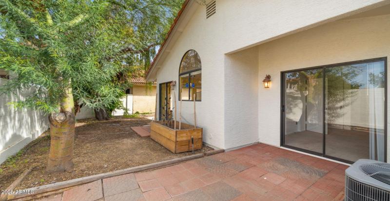 32-web-or-mls-Backyard1