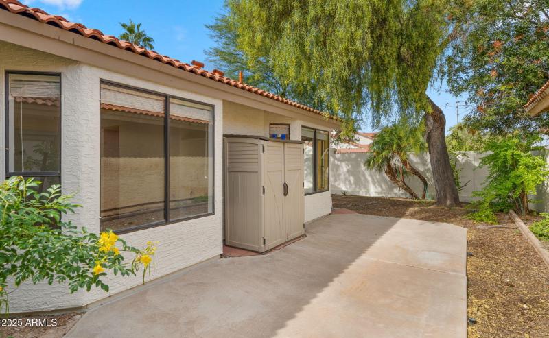 35-web-or-mls-Backyard2