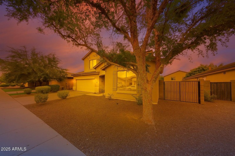 16843 W Ironwood front twilight