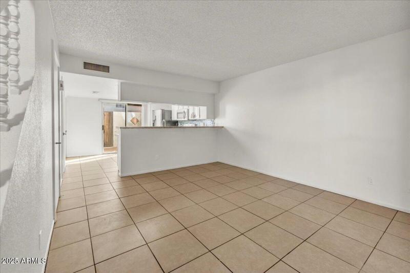 08-2437_E_Tracy_Ln_#2_1