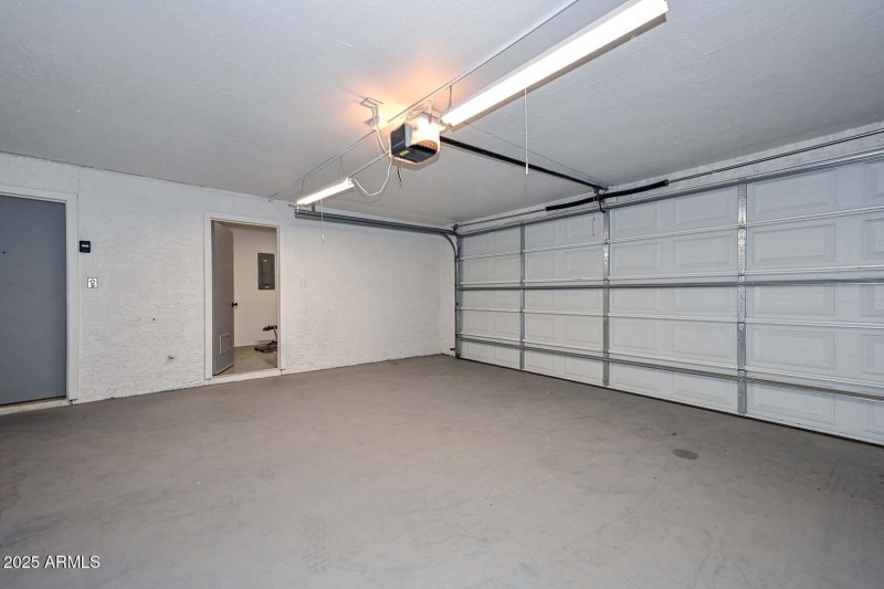 Garage-Storage Room