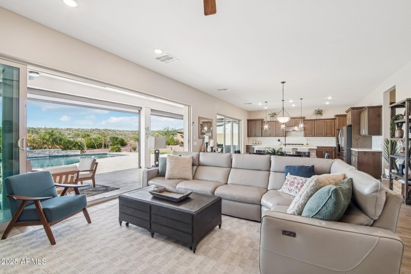 4-web-or-mls-N Acadia Way-S0411-006