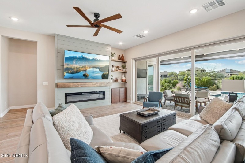 5-web-or-mls-N Acadia Way-S0411-008