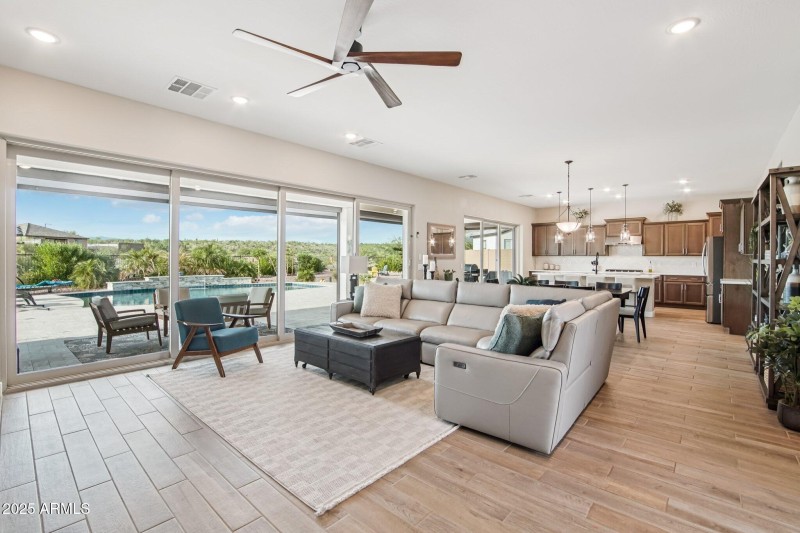 6-web-or-mls-N Acadia Way-S0411-009