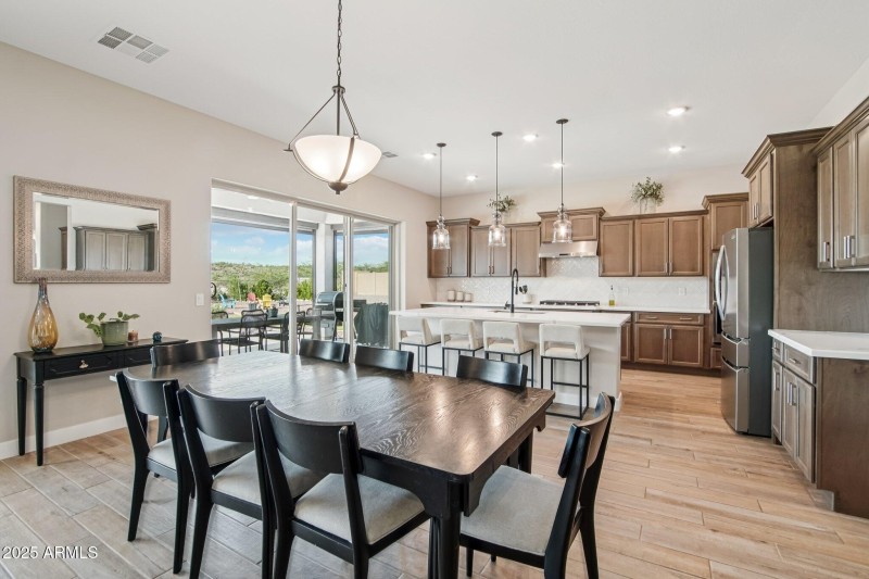 7-web-or-mls-N Acadia Way-S0411-010