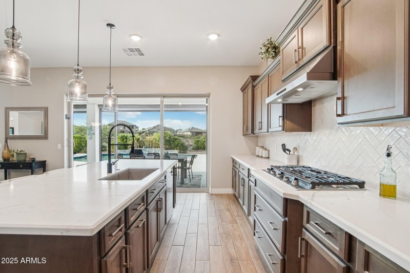 8-web-or-mls-N Acadia Way-S0411-011