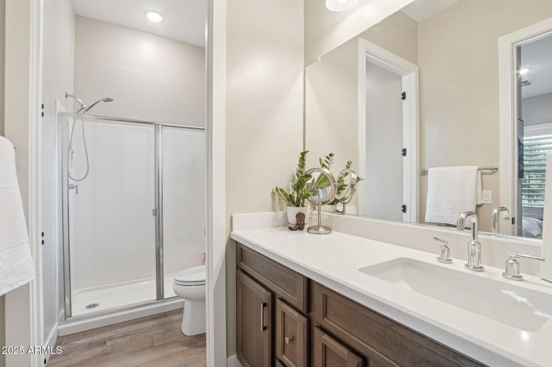 Private Guest Bath 3