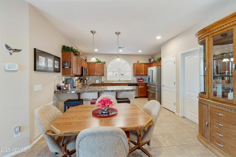 4245 E-011-048-dlb-MLS_Size