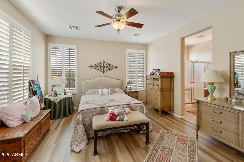 4245 E-017-022-dlb-MLS_Size