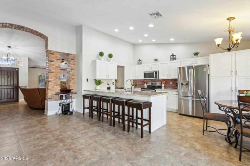 9-web-or-mls-4740-e-villa-maria-dr